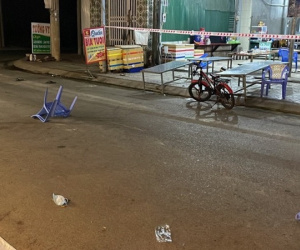 Đập ly bia vào đầu chủ quán nhậu, thanh niên bị đâm chết