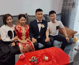 Chú rể bối rối trong ngày cưới, 'bàn tay hư' nắm nhầm một nhân vật đặc biệt