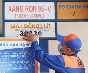 Ngày mai, giá xăng tiếp tục lập kỷ lục mới?