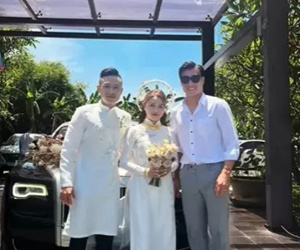 Bùi Tiến Dũng lái Roll Royce trong đám cưới bạn thân