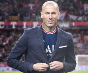 Zinedine Zidane tuyên bố tái xuất, thành Paris khấp khởi mừng thầm
