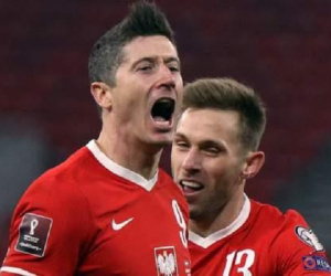Đồng đội của Lewandowski bị cắt suất dự World Cup vì... gia nhập CLB Nga