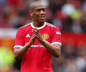MU giảm giá bán Martial nhưng vẫn ế