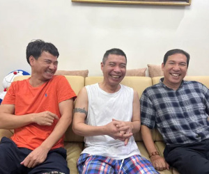 NS Công Lý cười tươi hết cỡ khi được Xuân Bắc - Quang Thắng đến thăm, khoảnh khắc bộ ba ngồi bên nhau gây sốt MXH