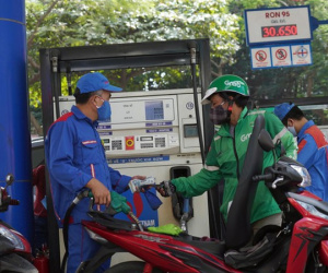Điêu đứng vì giá xăng tăng