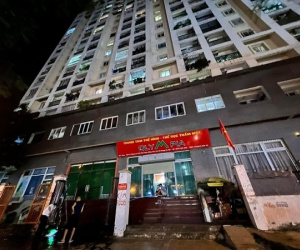 Hà Nội: Người đàn ông rơi từ tầng cao chung cư, mắc vào hàng rào tử vong