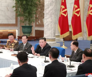 Ông Kim Jong-un bất ngờ triệu tập tướng lĩnh