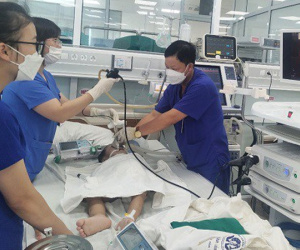 Bé trai gần 3 tuổi đột ngột quấy khóc, tím tái rồi ngất lịm phải cấp cứu, 'thủ phạm' bất ngờ đến từ một bữa ăn