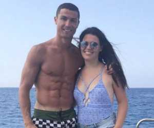 Cháu gái Ronaldo 'nghiện' khoe dáng nóng bóng trong bộ bikini