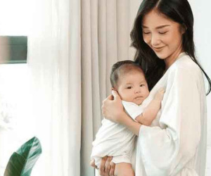 Salim kể lại loạt kỷ niệm đáng nhớ khi lần đầu làm mẹ, ái nữ hào môn ngày càng xinh xắn, đúng chuẩn mỹ nhân tương lai của Vbiz