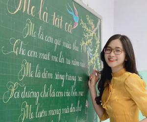 Viết chữ chuẩn 'rồng bay phượng múa', cô giáo Gen Z gây bão mạng