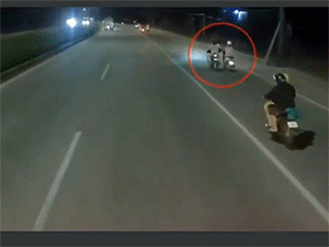Video: Cướp manh động giật đồ khiến người đi đường tai nạn ngay trước mũi xe container