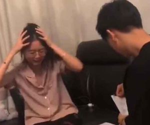 Vừa dứt miệng thề không cầm bút vì khủng hoảng sau kỳ thi đại học, cô gái 'khóc thét' khi em trai nhờ ôn thi
