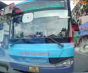 Vụ xe bus Hà Nội lấn làn, ngang ngược chặn đầu xe con: Đơn vị quản lý xin lỗi