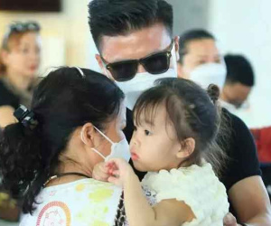 Quang Hải chăm cháu cực đảm, tương lai làm bố khéo lắm đây