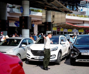 Khách đi máy bay tăng kỷ lục, sân bay Nội Bài quá tải công suất thiết kế