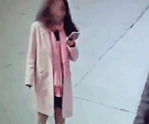 Cô gái bị gã đàn ông đánh dã man trên phố và lý do gây sốc