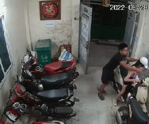 Công an xác minh vụ cô gái bị nam thanh niên khống chế, sàm sỡ khi vừa chạy xe vào nhà trọ