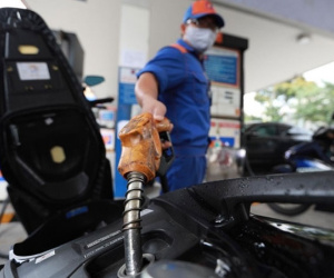 Sau 7 lần tăng liên tiếp, giá xăng ngày mai sẽ quay đầu giảm?