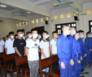 Hàng chục ‘trẻ trâu’ đất Cảng hầu tòa sau vụ loạn đả giữa đêm