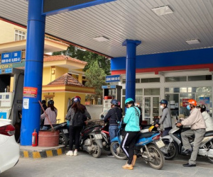 Bộ Tài chính đề xuất giảm thuế tiêu thụ đặc biệt, thuế giá trị gia tăng với xăng dầu