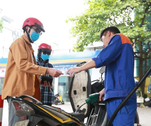 Nếu được giảm 3 loại thuế, giá xăng sẽ giảm được bao nhiêu?