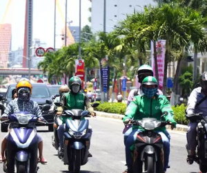 Giảm thuế xăng dầu, dân chờ làn gió mát giữa nắng hè