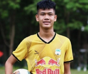 Trung vệ 15 tuổi cao 1m91 của HAGL được triệu tập lên đội trẻ Việt Nam