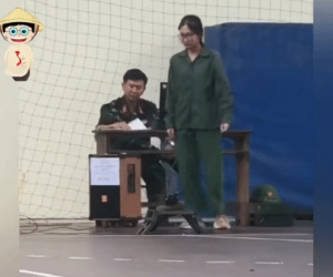 Nhận 3 điểm 10 môn bắn súng khi học quân sự, nữ sinh có biểu cảm khiến dân mạng cười ngất