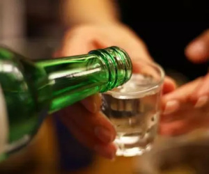 Đau đầu vì say rượu bia, tuyệt đối không được làm điều này