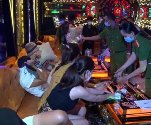 Đột kích quán karaoke, bắt tại trận hơn 130 dân chơi dương tính với ma túy