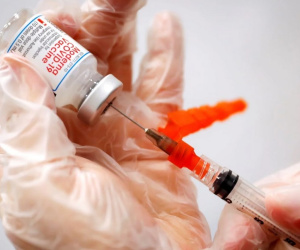 Moderna phát triển mũi vaccine 'siêu tăng cường' chống được chủng Covid-19 Vũ Hán và Omicron