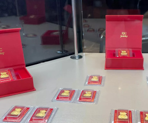 Rút tiết kiệm mua 3 cây vàng, vợ chồng lục đục vì giá liên tục giảm
