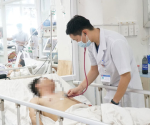 Ngộ độc tập thể nghi do ăn ấu trùng ve sầu