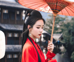 Cùng một kiểu tạo hình, 'Tiểu Lưu Diệc Phi' được khen thoát tục, Địch Lệ Nhiệt Ba lại bị chê 'dừ'