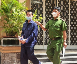 TP HCM: Giở trò đồi bại với cháu ruột trước mặt con gái