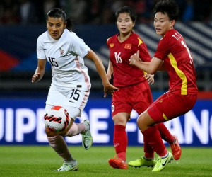 ĐT nữ Việt Nam 'đội mưa' tập luyện, có lợi thế nhất về lịch thi đấu ở AFF Cup