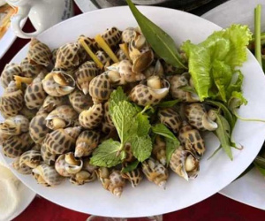 Đem 18 kg hải sản vào nhà hàng, khách phản ứng vì phí phụ thu 4,5 triệu