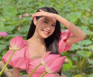 'Bạn gái tin đồn' của Đoàn Văn Hậu 'đá sân' làm MC, nhan sắc thế nào mà được khen nức nở?