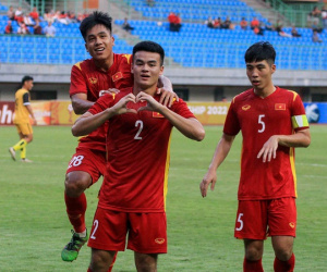 Vượt mặt Thái Lan, HLV U19 Việt Nam vẫn chưa vội nghĩ về bán kết
