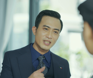 Tạo hình điển trai nhất sự nghiệp, Doãn Quốc Đam vẫn không thoát kiếp đi tù trong phim mới