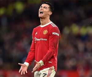 Huyền thoại MU bảo vệ Ronaldo khi vắng buổi tập thứ 3