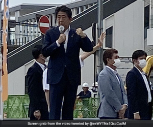 Viên đạn bắn cựu Thủ tướng Abe Shinzo 'xuyên trúng tim'