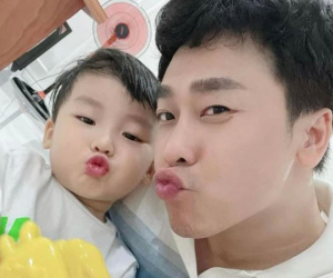 Vừa bị mắng có con ở Úc, chồng cũ Hòa Minzy liền có động thái với bé Bo