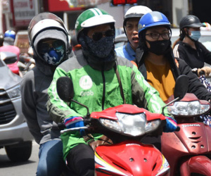 Ngộp thở với phụ phí xe công nghệ