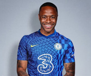Man City đồng ý bán Sterling cho Chelsea giá 45 triệu bảng