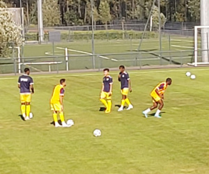 Đồng đội ở Pau FC muốn vượt trình độ Quang Hải