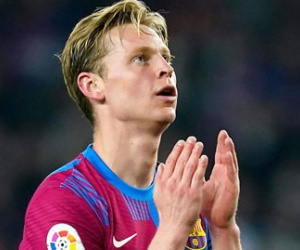 Với Barca, De Jong là 'liều thuốc độc'!