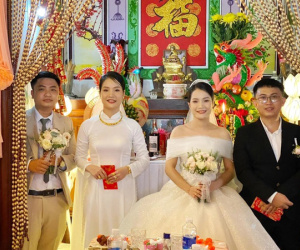 Hai chị em sinh đôi 'xinh như hoa', kết hôn cùng ngày khiến dân mạng trầm trồ thích thú