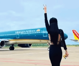 Vụ cô gái quay clip 'sống ảo' khi máy bay đang lăn vào sân đỗ: Cục Hàng không vào cuộc